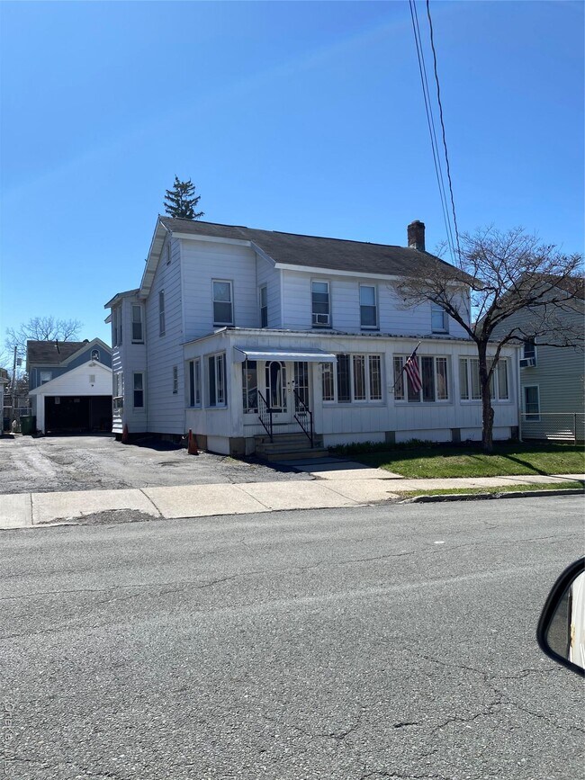 31 Liberty St in Middletown, NY - Building Photo - Building Photo