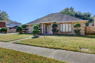 6502 Inverness Way in Pasadena, TX - Building Photo - Building Photo