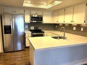 120 S Cross Creek Rd in Orange, CA - Building Photo - Building Photo