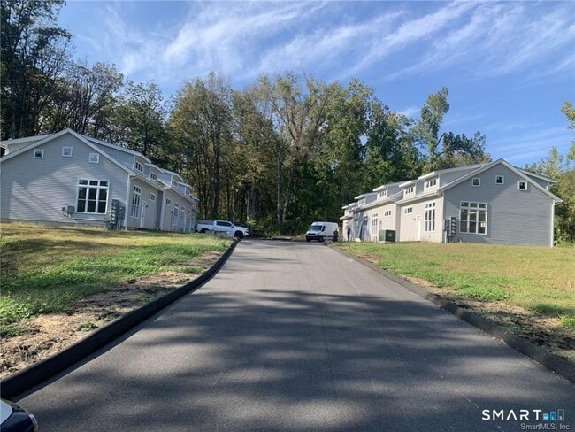 64 Boardman Rd in New Milford, CT - Building Photo - Building Photo