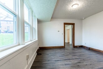 466 Hays Ave in Pittsburgh, PA - Building Photo - Building Photo