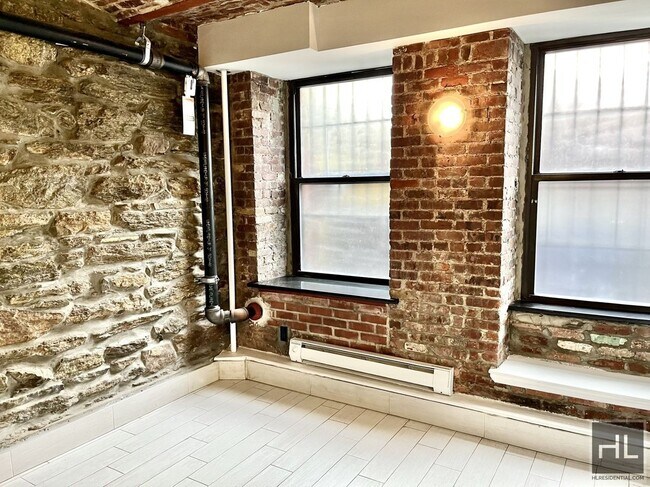STYLISH + UNIQUE 2 BED WITH PRIVATE PATIO in New York, NY - Building Photo - Building Photo