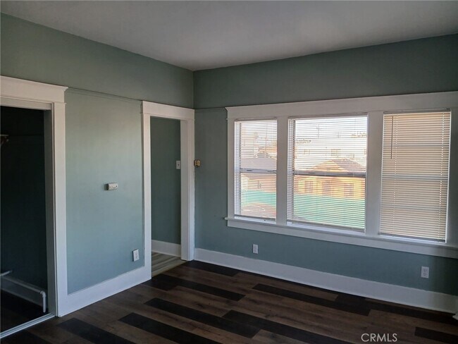 2517 W 54th St in Los Angeles, CA - Building Photo - Building Photo