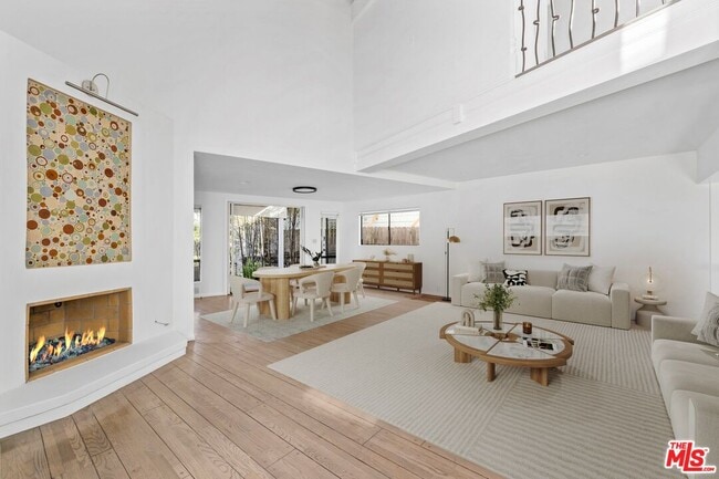 2316 Strongs Dr in Los Angeles, CA - Building Photo - Building Photo