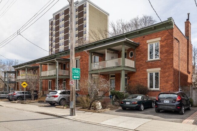 166 Gladstone Av in Ottawa, ON - Building Photo - Primary Photo