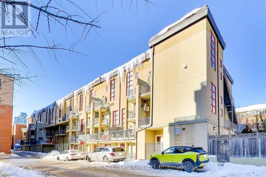 21 Earl St in Toronto, ON - Building Photo