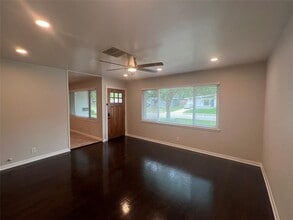 5417 De Milo Dr in Houston, TX - Building Photo - Building Photo