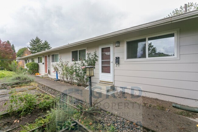 2820-2824-2824 SE Woodward St in Portland, OR - Building Photo - Building Photo