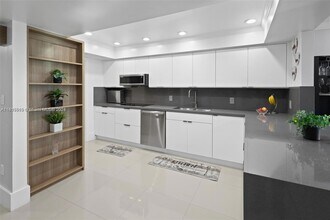 19612 Bob-O-Link Dr in Hialeah, FL - Building Photo - Building Photo