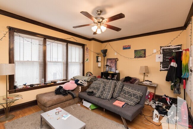 2633 1/2 N Spaulding Ave-Unit -3E in Chicago, IL - Foto de edificio - Building Photo