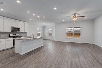 4044 Legend Meadows in New Braunfels, TX - Building Photo - Building Photo