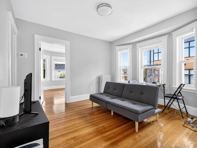 256 Main St, Unit 2
