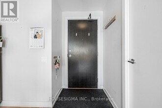 33-2133 Charles St E in Toronto, ON - Building Photo - Building Photo