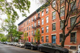 105 Wyckoff St in Brooklyn, NY - Foto de edificio - Building Photo