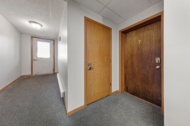 1402 Division St W