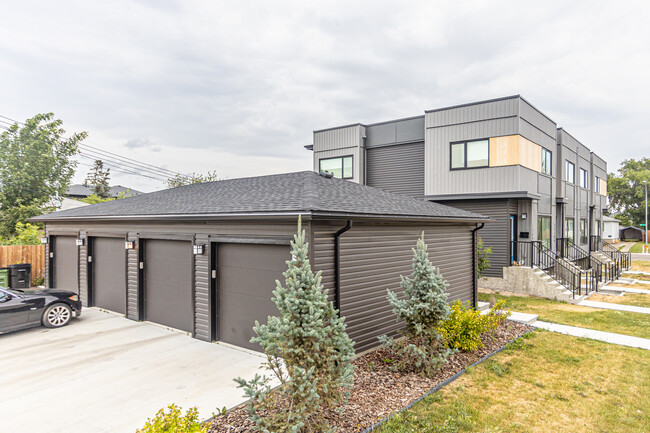 Live Park West in Edmonton, AB - Building Photo - Building Photo