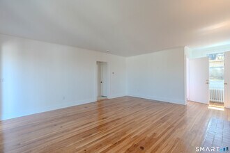 2 Maplewood Terrace in Norwalk, CT - Building Photo - Building Photo