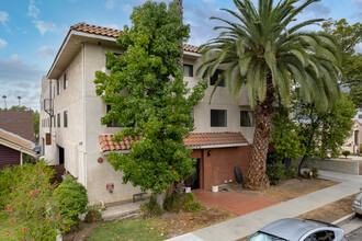 5069 Glen Iris Ave in Los Angeles, CA - Building Photo - Primary Photo