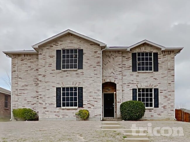 2904 Crimson Clover Dr in Lancaster, TX - Building Photo - Building Photo