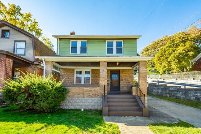 3100 Elroy Ave in Pittsburgh, PA - Foto de edificio - Building Photo