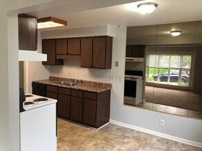 1710 W Tiffany Ct, Unit A in Peoria, IL - Building Photo - Building Photo