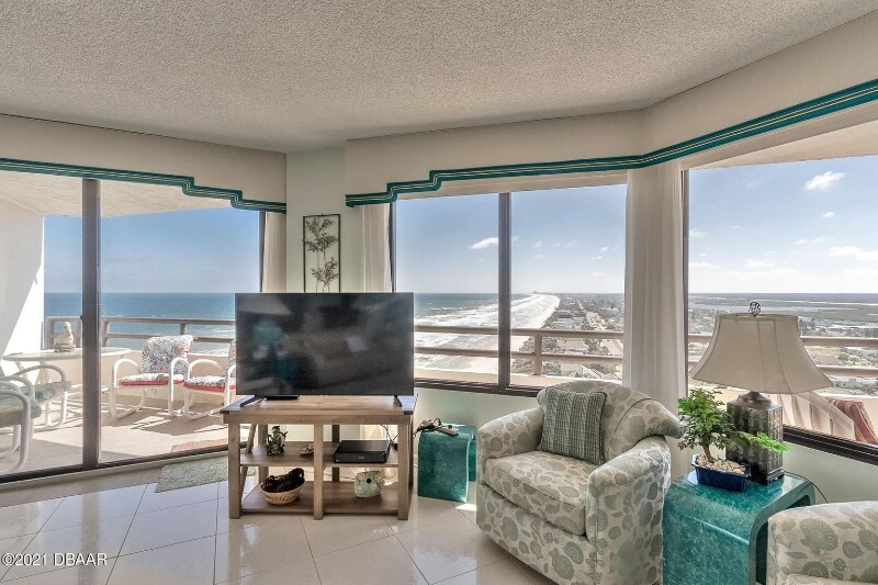 3855 S Atlantic Ave in Daytona Beach Shores, FL - Building Photo