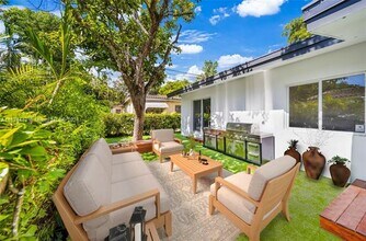 400 Sansovino Ave in Miami, FL - Building Photo - Building Photo