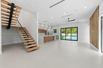 1320 NE 16th Ave in Fort Lauderdale, FL - Foto de edificio - Building Photo