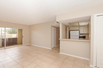 1540 SE Royal Green Cir in Port St. Lucie, FL - Building Photo - Building Photo