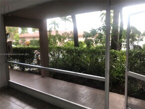 501 Blue Heron Dr in Hallandale Beach, FL - Building Photo - Building Photo