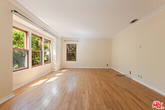 1974 S Preuss Rd in Los Angeles, CA - Building Photo - Building Photo