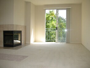 951 S 12th St, Unit 207 in San Jose, CA - Building Photo - Building Photo