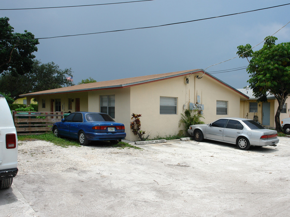 1901-1907 SW 4th Ave in Fort Lauderdale, FL - Building Photo