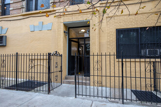 346 Bedford Ave in Brooklyn, NY - Building Photo - Building Photo