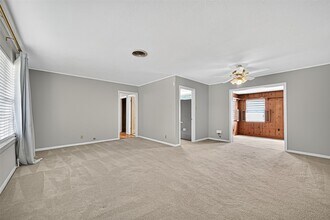 10005 Hazelhurst Dr in Houston, TX - Building Photo - Building Photo