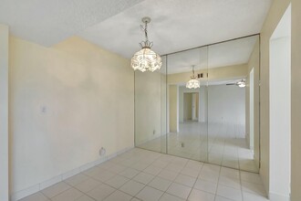 3810 Via Poinciana in Greenacres, FL - Building Photo - Building Photo