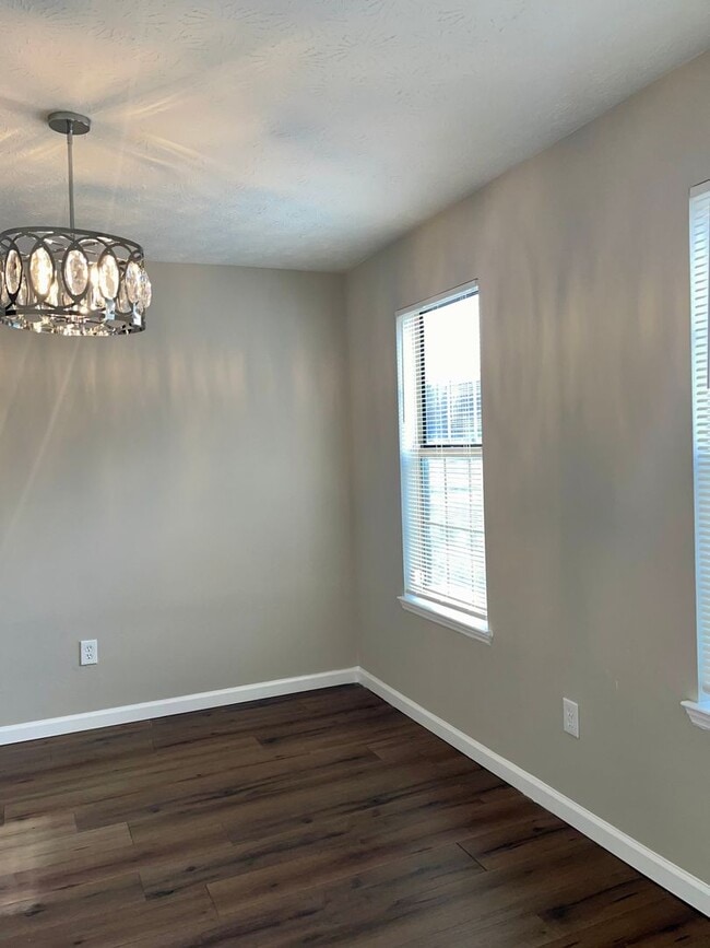 5882 Sheldon Ct in Atlanta, GA - Building Photo - Building Photo