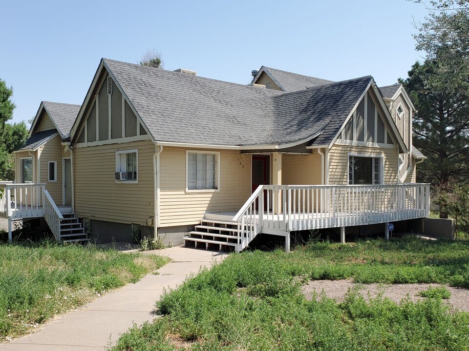 745 Mc Carthy Blvd in Pueblo, CO - Building Photo