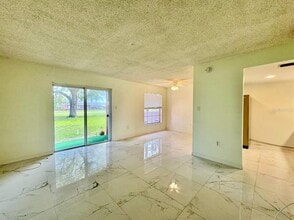 1095 82nd Terrace N in St. Petersburg, FL - Building Photo - Building Photo