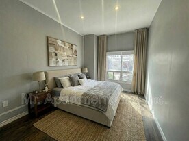 529 Cannon St E in Hamilton, ON - Building Photo