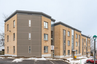 2 De Bienville St in Lévis, QC - Building Photo - Building Photo