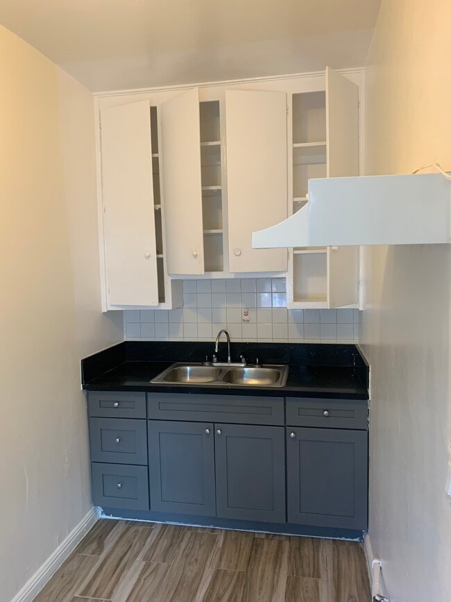 158 S Berendo St, Unit 207