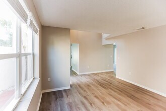 15321 SW 46th Ct in Miramar, FL - Foto de edificio - Building Photo