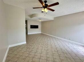 5660 NW 98th Way in Coral Springs, FL - Building Photo - Building Photo