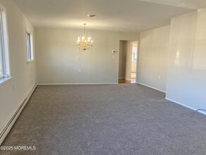 10 Newcastle Ct in Toms River, NJ - Building Photo - Building Photo