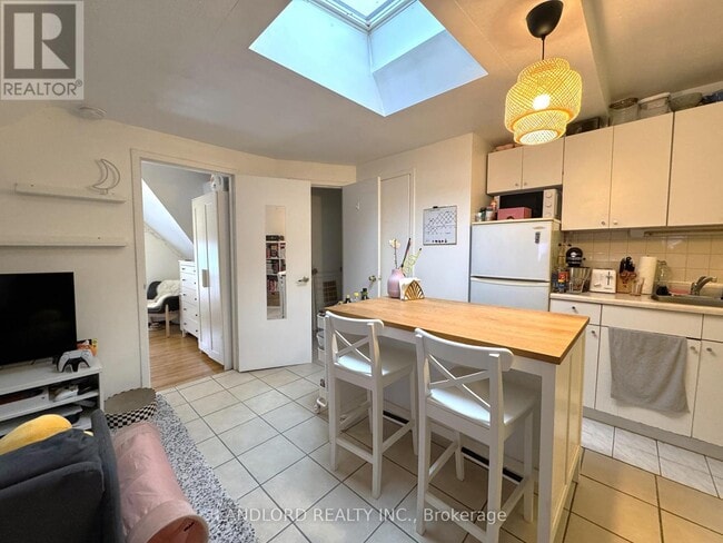 198 Dunn Ave in Toronto, ON - Building Photo - Building Photo