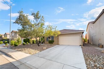 9542 Twister Trace St in Las Vegas, NV - Building Photo - Building Photo