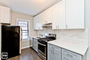 1954 W Wilson Ave, Unit 2BB in Chicago, IL - Building Photo