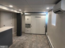 6 Ferry St in Lambertville, NJ - Building Photo