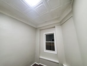 552 Larimer Ave, Unit #1 in Turtle Creek, PA - Foto de edificio - Building Photo